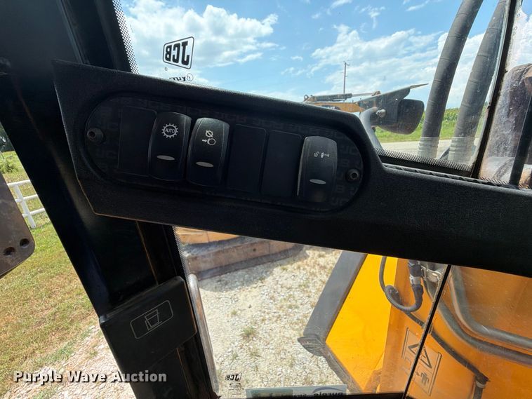 image for item FN2504 2015 JCB 427 HT T4 wheel loader