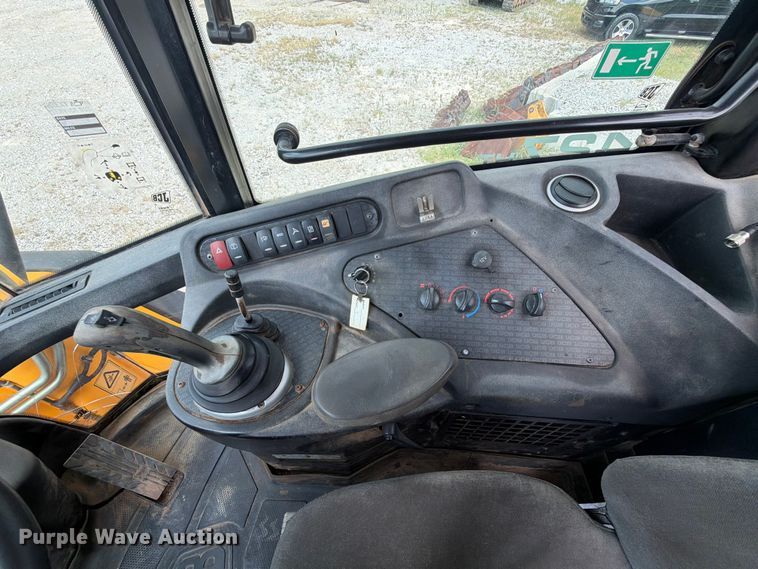 image for item FN2504 2015 JCB 427 HT T4 wheel loader