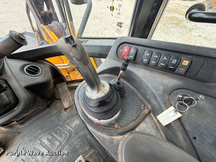 image for item FN2504 2015 JCB 427 HT T4 wheel loader