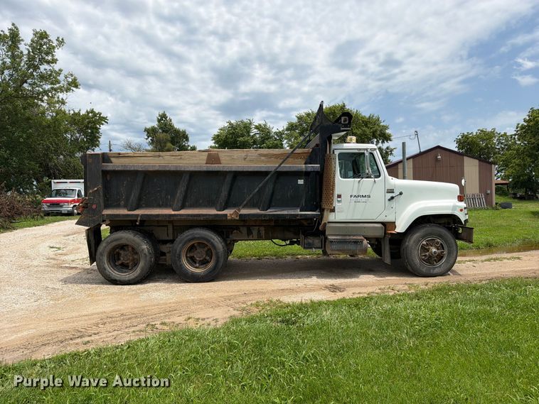 image for item FN5747 1989 Navistar F-2554 dump truck