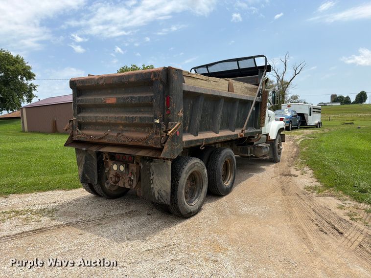 image for item FN5747 1989 Navistar F-2554 dump truck