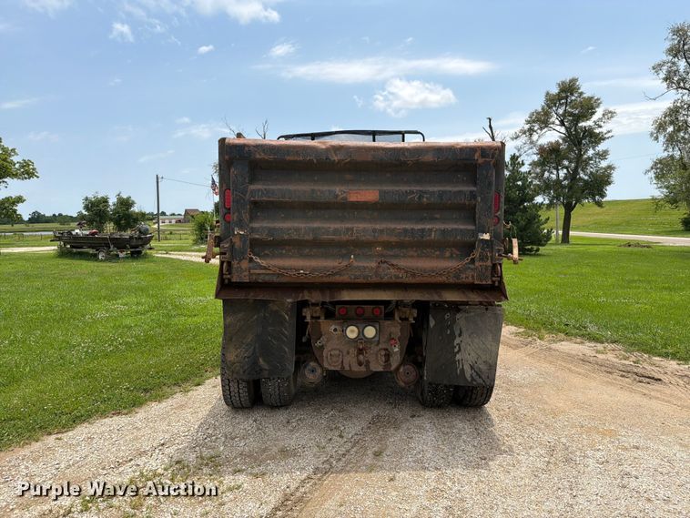 image for item FN5747 1989 Navistar F-2554 dump truck