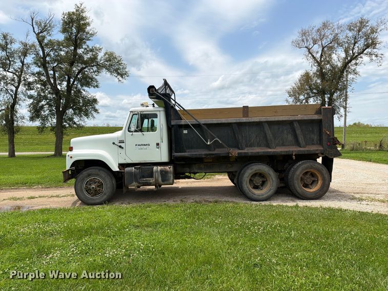 image for item FN5747 1989 Navistar F-2554 dump truck