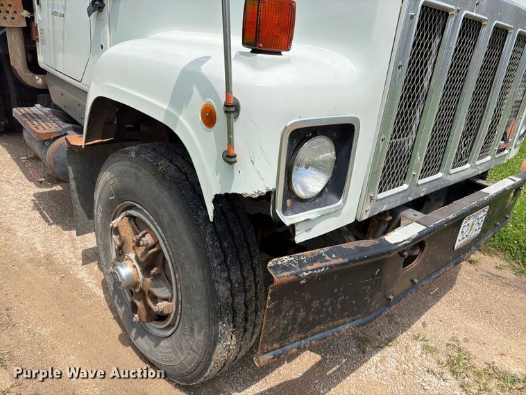 image for item FN5747 1989 Navistar F-2554 dump truck