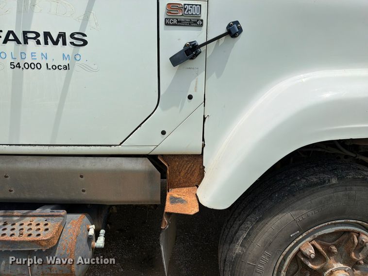 image for item FN5747 1989 Navistar F-2554 dump truck