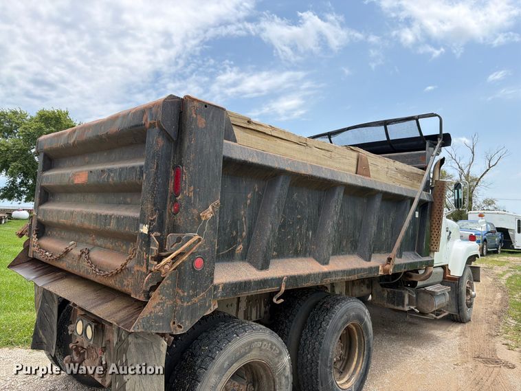 image for item FN5747 1989 Navistar F-2554 dump truck