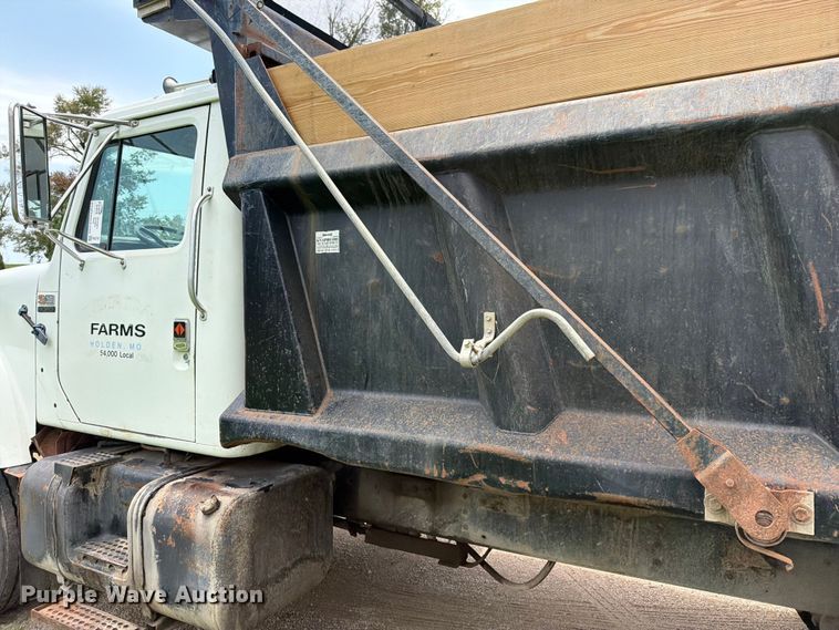 image for item FN5747 1989 Navistar F-2554 dump truck