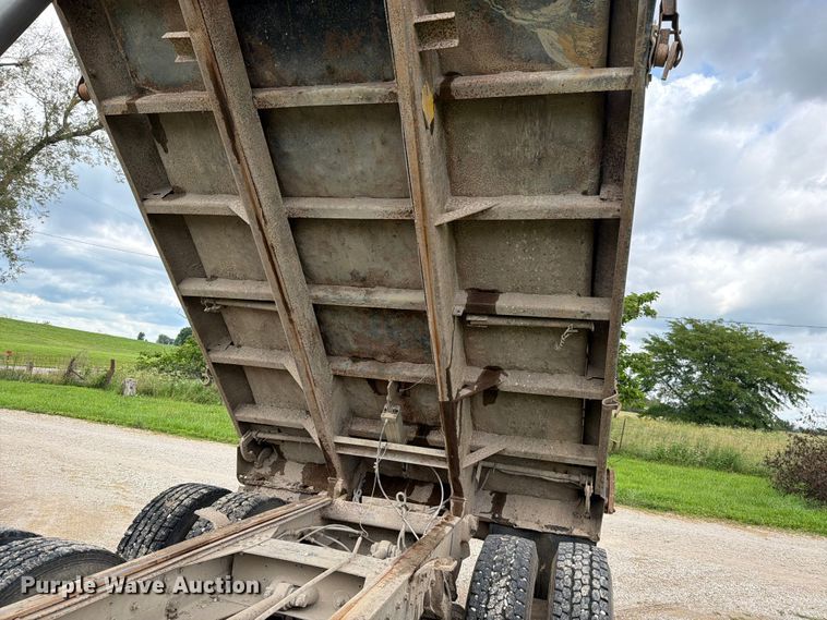 image for item FN5747 1989 Navistar F-2554 dump truck