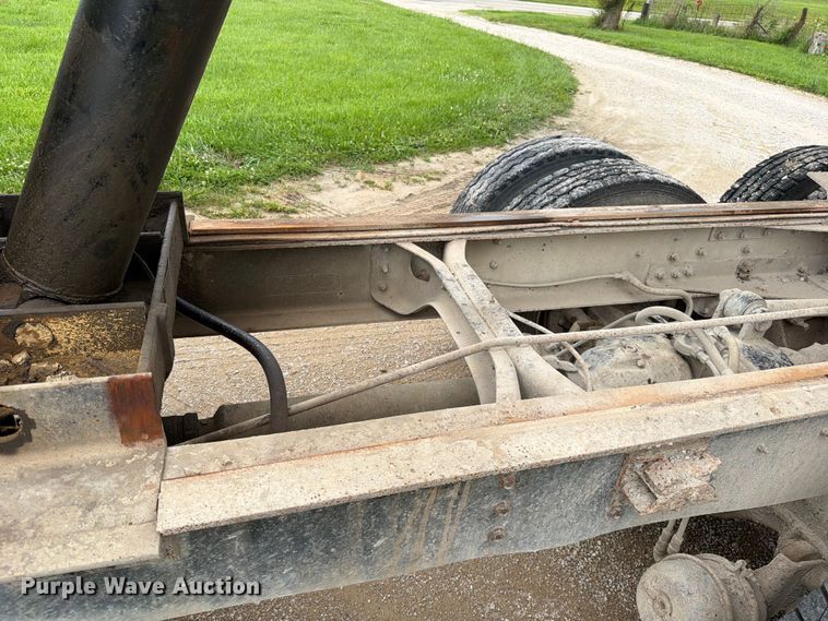 image for item FN5747 1989 Navistar F-2554 dump truck
