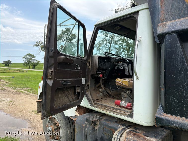 image for item FN5747 1989 Navistar F-2554 dump truck
