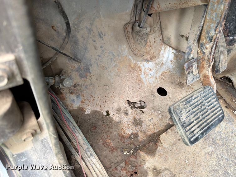 image for item FN5747 1989 Navistar F-2554 dump truck