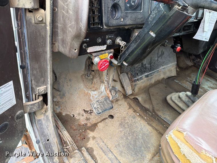 image for item FN5747 1989 Navistar F-2554 dump truck