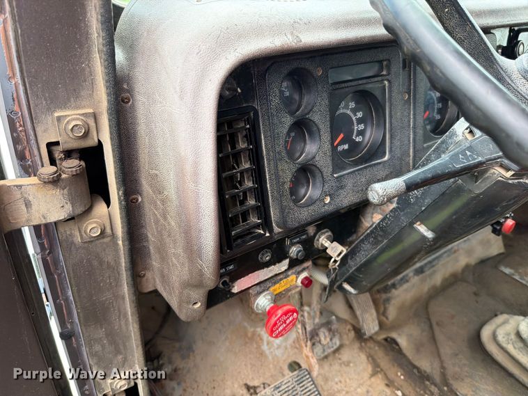 image for item FN5747 1989 Navistar F-2554 dump truck