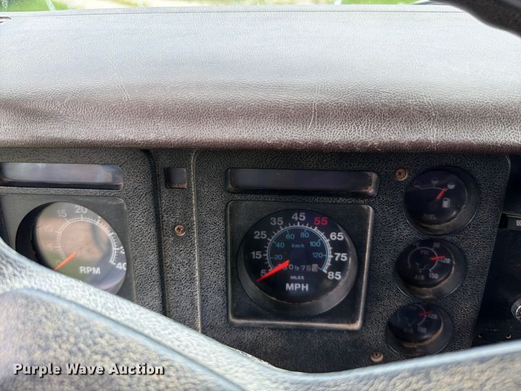 image for item FN5747 1989 Navistar F-2554 dump truck