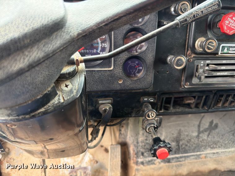 image for item FN5747 1989 Navistar F-2554 dump truck