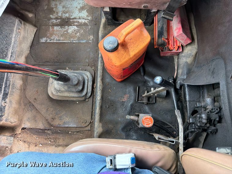 image for item FN5747 1989 Navistar F-2554 dump truck