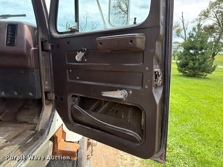 image for item FN5747 1989 Navistar F-2554 dump truck
