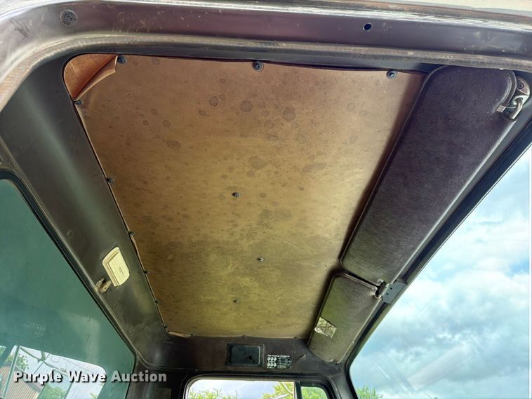 image for item FN5747 1989 Navistar F-2554 dump truck