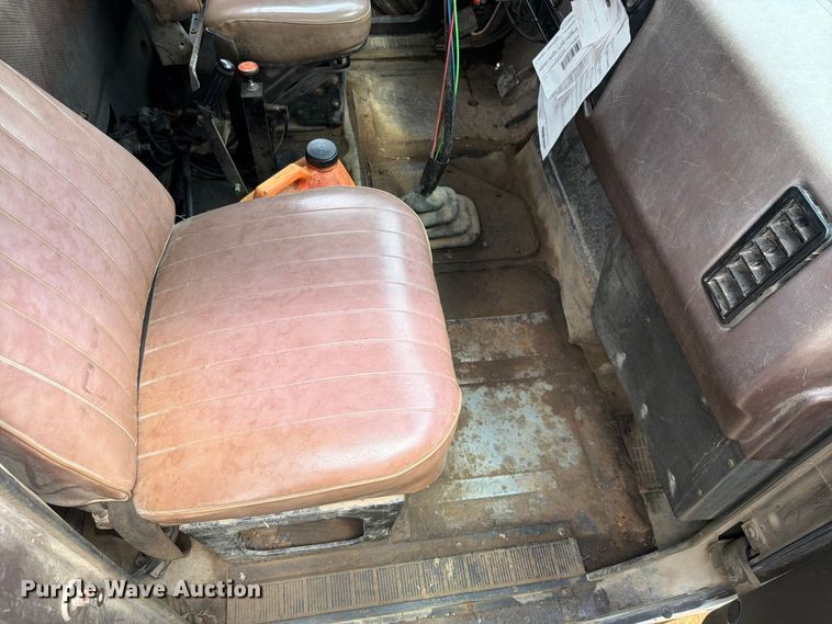 image for item FN5747 1989 Navistar F-2554 dump truck