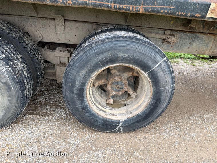 image for item FN5747 1989 Navistar F-2554 dump truck
