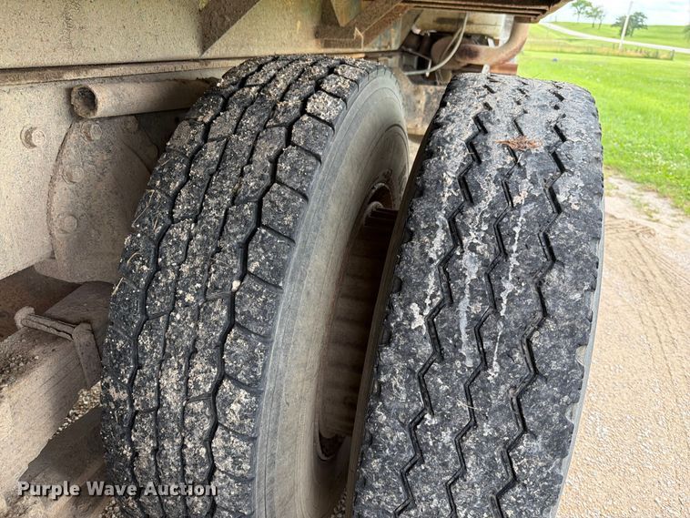 image for item FN5747 1989 Navistar F-2554 dump truck