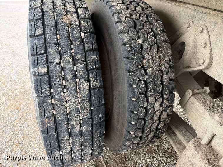 image for item FN5747 1989 Navistar F-2554 dump truck