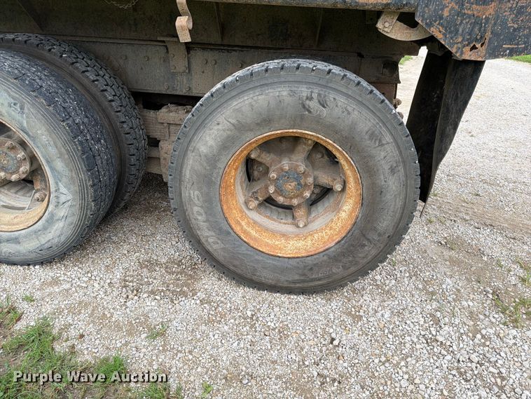 image for item FN5747 1989 Navistar F-2554 dump truck