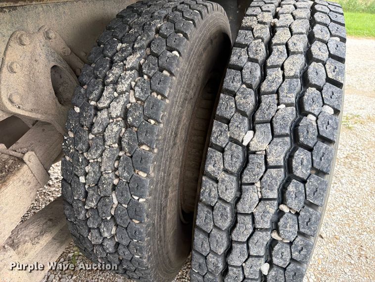 image for item FN5747 1989 Navistar F-2554 dump truck