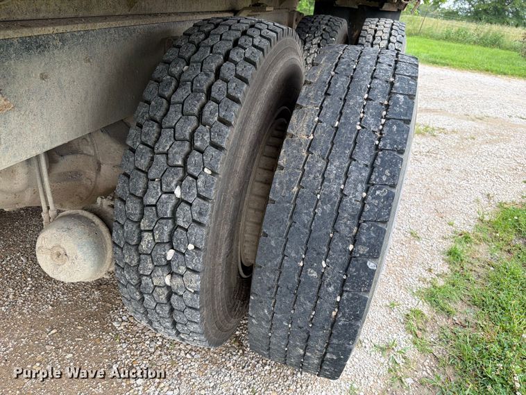 image for item FN5747 1989 Navistar F-2554 dump truck