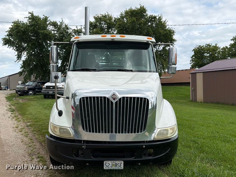 image for item FN5750 2007 International 8600 flatbed truck
