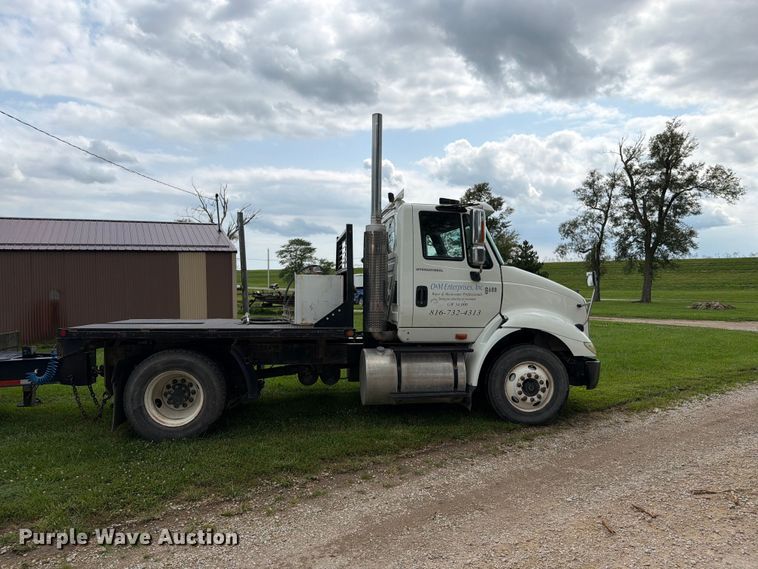 image for item FN5750 2007 International 8600 flatbed truck