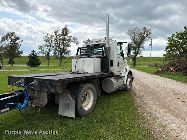 image for item FN5750 2007 International 8600 flatbed truck