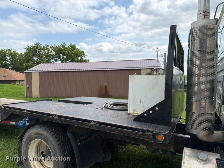 image for item FN5750 2007 International 8600 flatbed truck