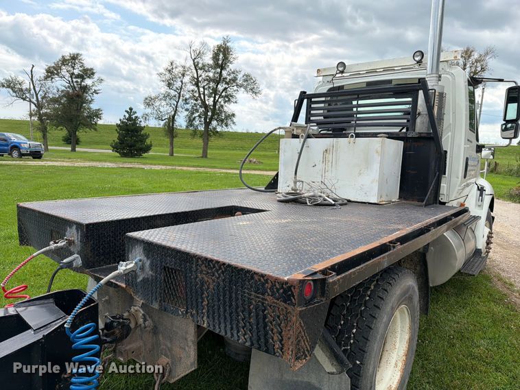 image for item FN5750 2007 International 8600 flatbed truck