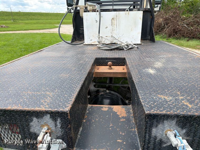 image for item FN5750 2007 International 8600 flatbed truck