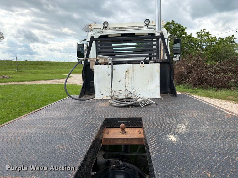 image for item FN5750 2007 International 8600 flatbed truck