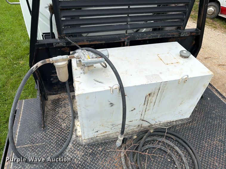 image for item FN5750 2007 International 8600 flatbed truck