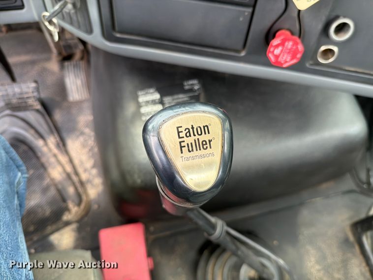 image for item FN5750 2007 International 8600 flatbed truck