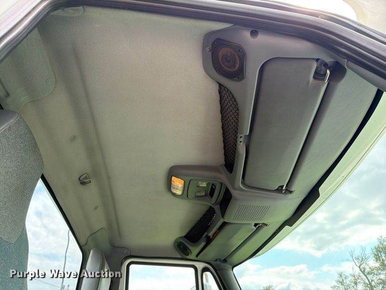 image for item FN5750 2007 International 8600 flatbed truck