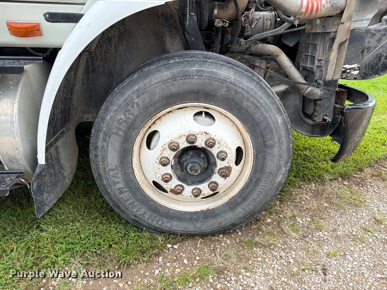 image for item FN5750 2007 International 8600 flatbed truck