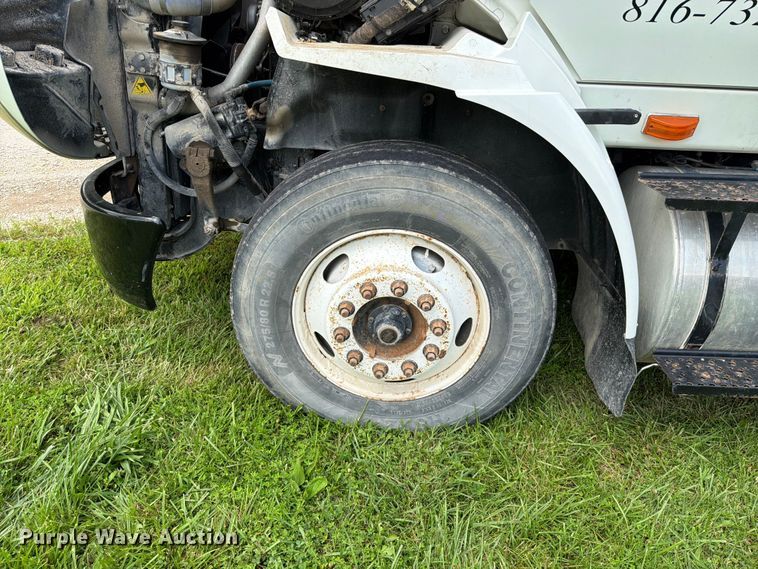 image for item FN5750 2007 International 8600 flatbed truck