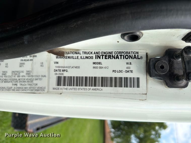 image for item FN5750 2007 International 8600 flatbed truck