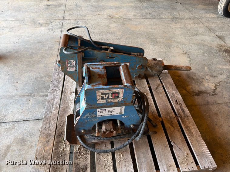 image for item FN5752 Excavator attachments