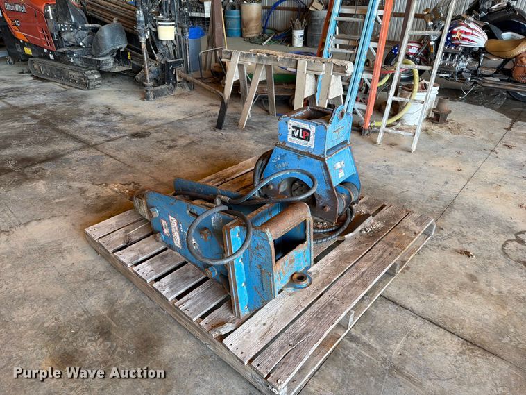 image for item FN5752 Excavator attachments
