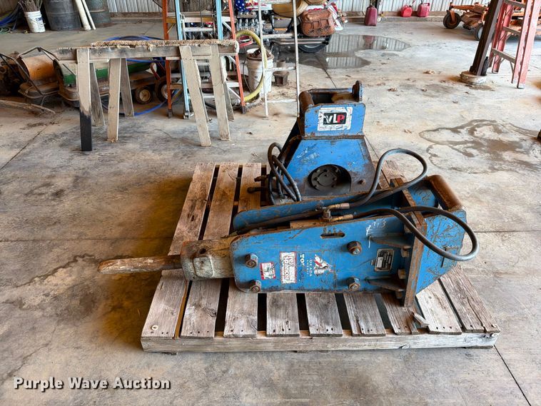 image for item FN5752 Excavator attachments
