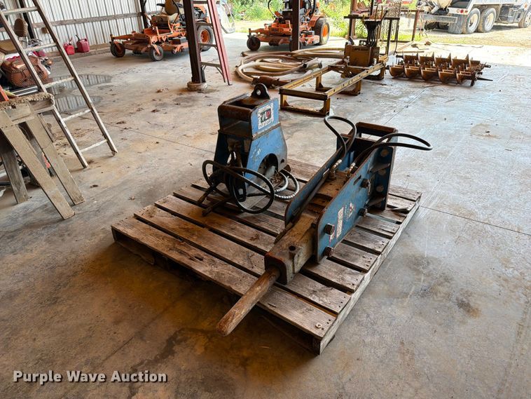 image for item FN5752 Excavator attachments