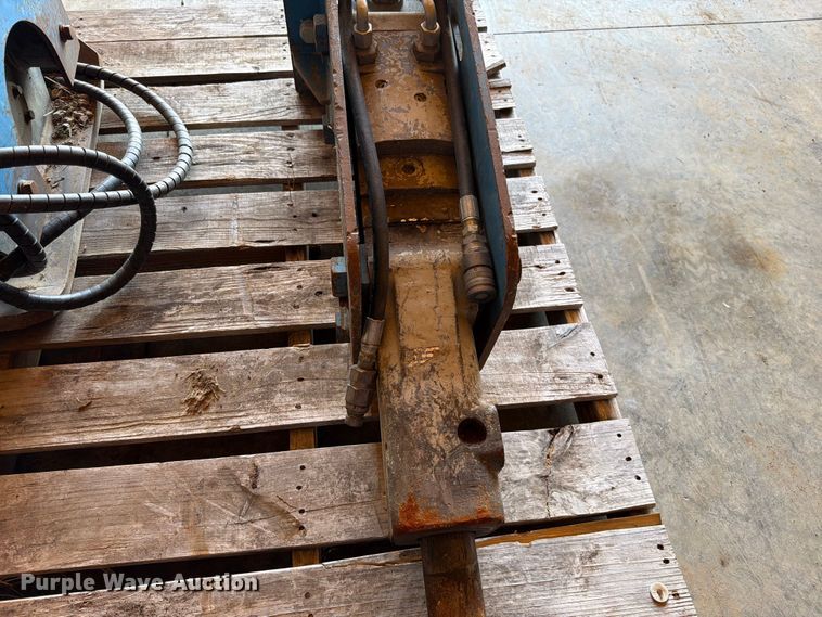 image for item FN5752 Excavator attachments