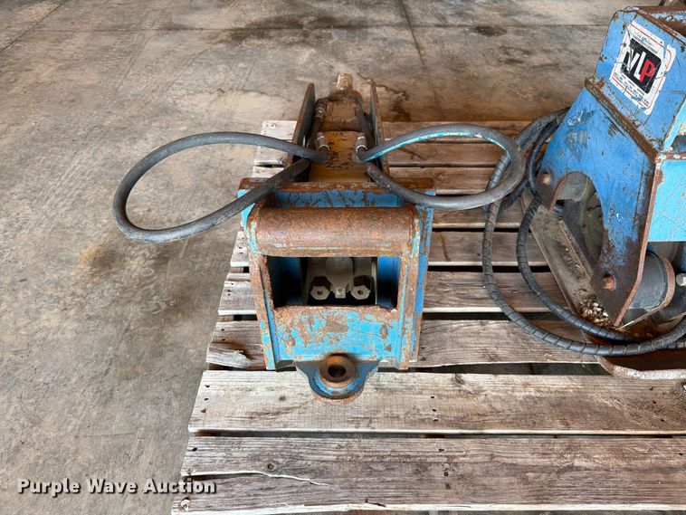 image for item FN5752 Excavator attachments