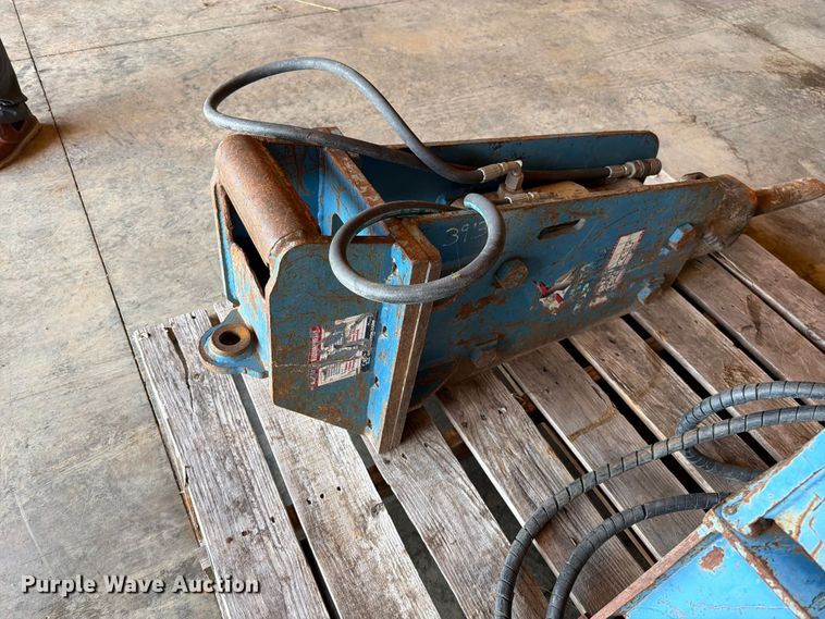 image for item FN5752 Excavator attachments