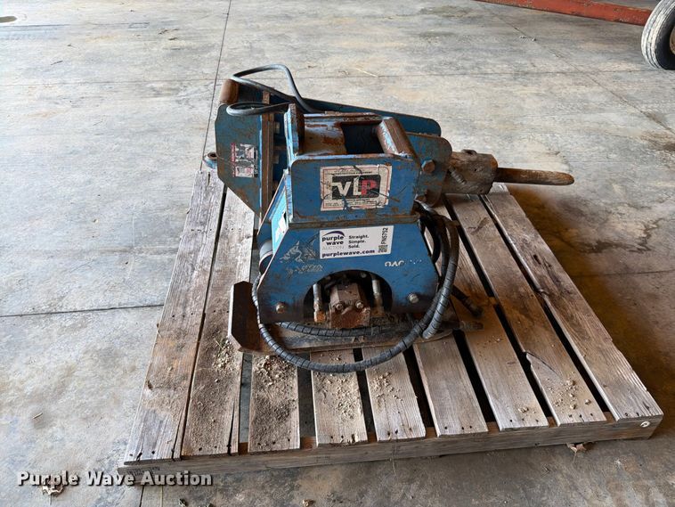 image for item FN5752 Excavator attachments